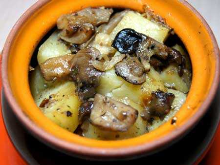 Картошка в горшочках с грибами